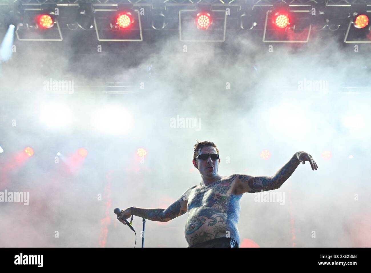 Zagabria, Croazia, 240624. La band punk svedese Viagra Boys si esibisce al primo giorno del festival INMusic al lago Jarun. Foto: Vanesa Pandzic / CROPIX Zagabria Croazia Copyright: XxVanesaxPandzicx/xCROPIXx viagra boys25-240624 Foto Stock