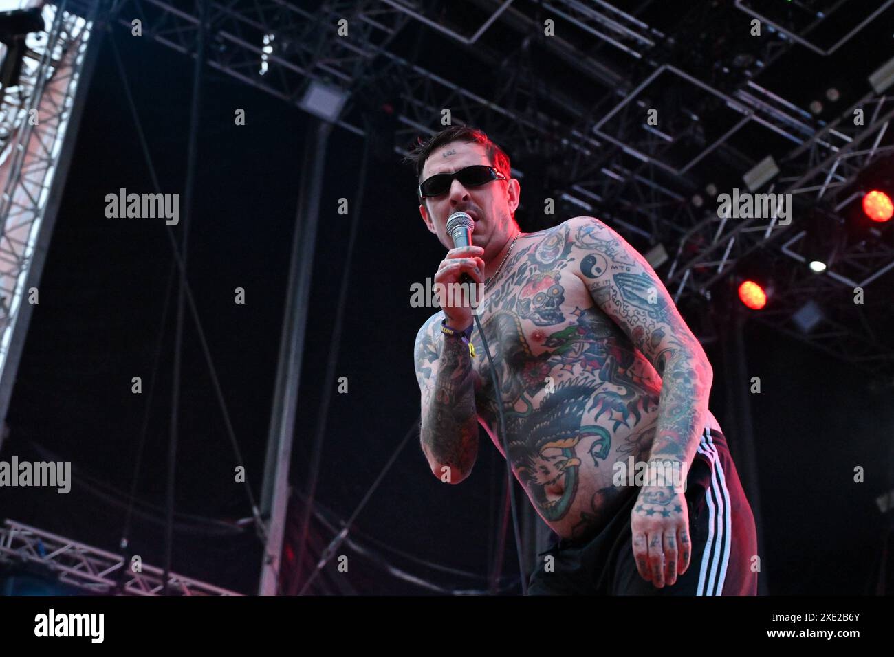 Zagabria, Croazia, 240624. La band punk svedese Viagra Boys si esibisce al primo giorno del festival INMusic al lago Jarun. Foto: Vanesa Pandzic / CROPIX Zagabria Croazia Copyright: XxVanesaxPandzicx/xCROPIXx viagra boys17-240624 Foto Stock