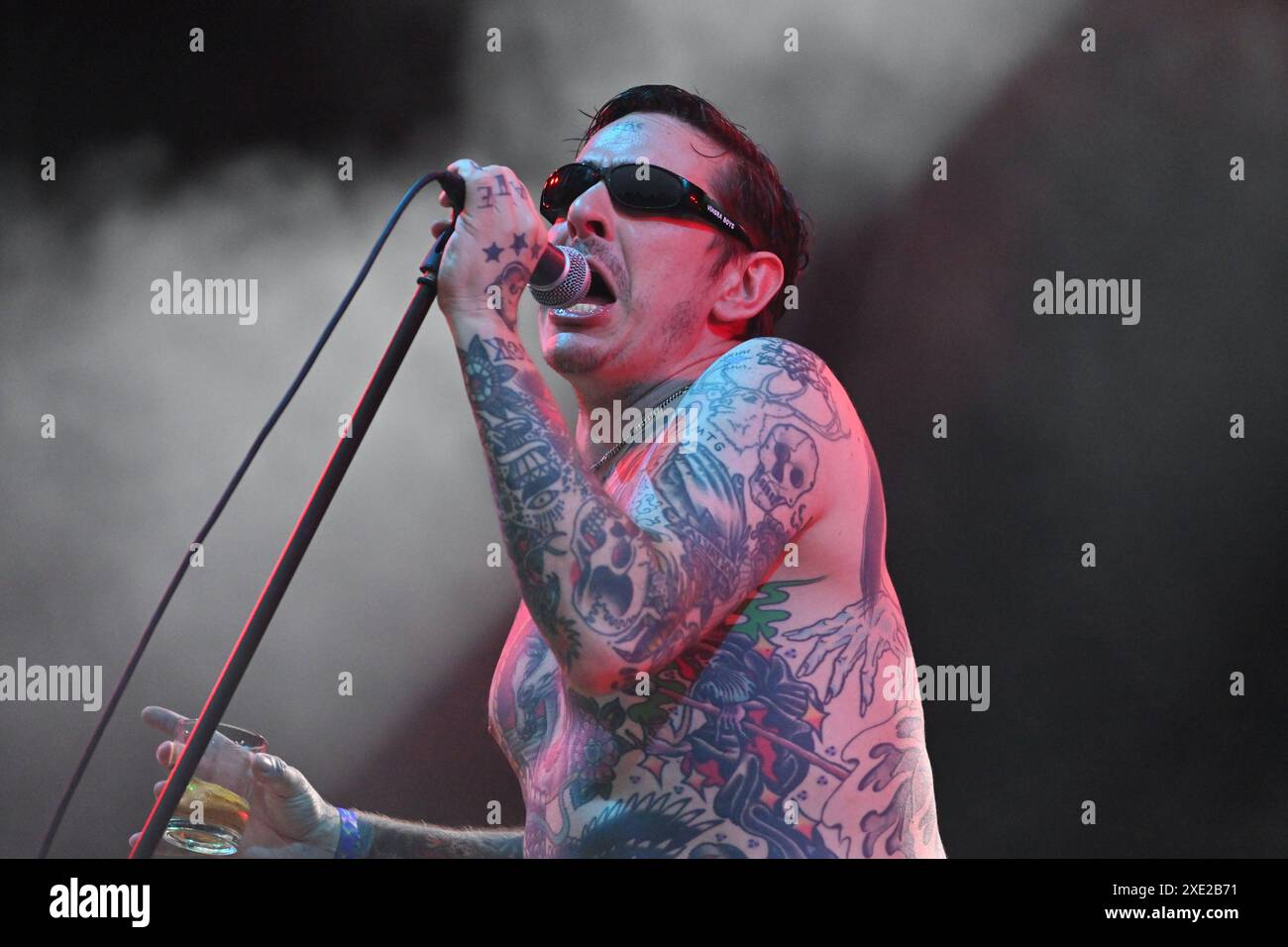 Zagabria, Croazia, 240624. La band punk svedese Viagra Boys si esibisce al primo giorno del festival INMusic al lago Jarun. Foto: Vanesa Pandzic / CROPIX Zagabria Croazia Copyright: XxVanesaxPandzicx/xCROPIXx viagra boys14-240624 Foto Stock