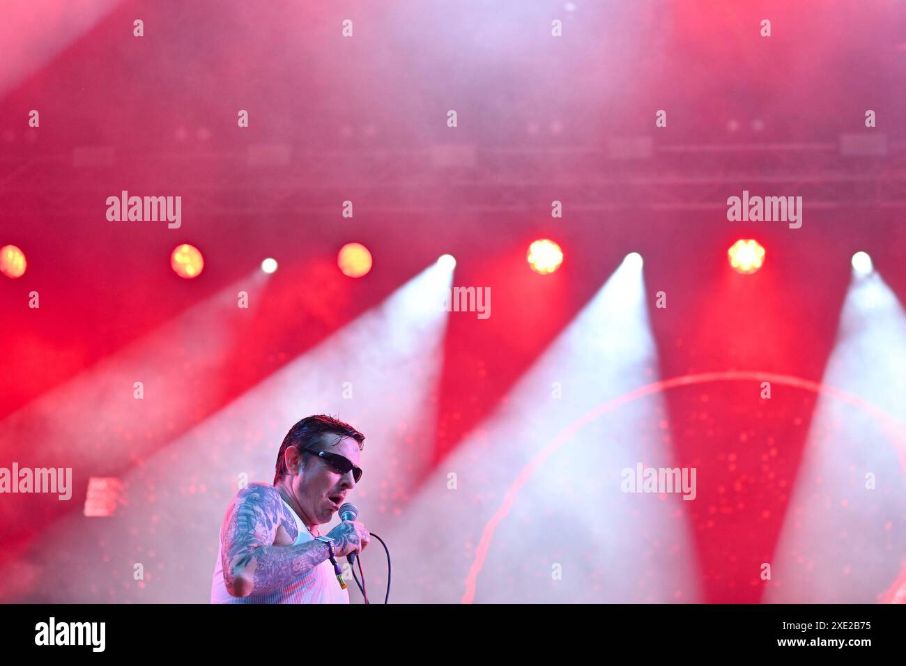 Zagabria, Croazia, 240624. La band punk svedese Viagra Boys si esibisce al primo giorno del festival INMusic al lago Jarun. Foto: Vanesa Pandzic / CROPIX Zagabria Croazia Copyright: XxVanesaxPandzicx/xCROPIXx viagra boys12-240624 Foto Stock