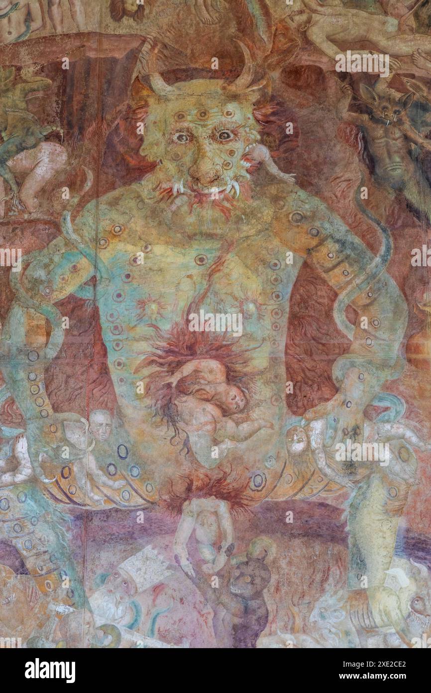 Affresco nel cimitero con Satana e l'inferno medievale, design gotico, 1464 Foto Stock