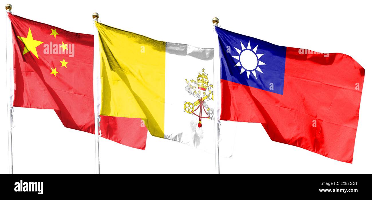 Bandiera del Vaticano e bandiera cinese con bandiera di Taiwan sul cielo nuvoloso. sventolando nel cielo Foto Stock