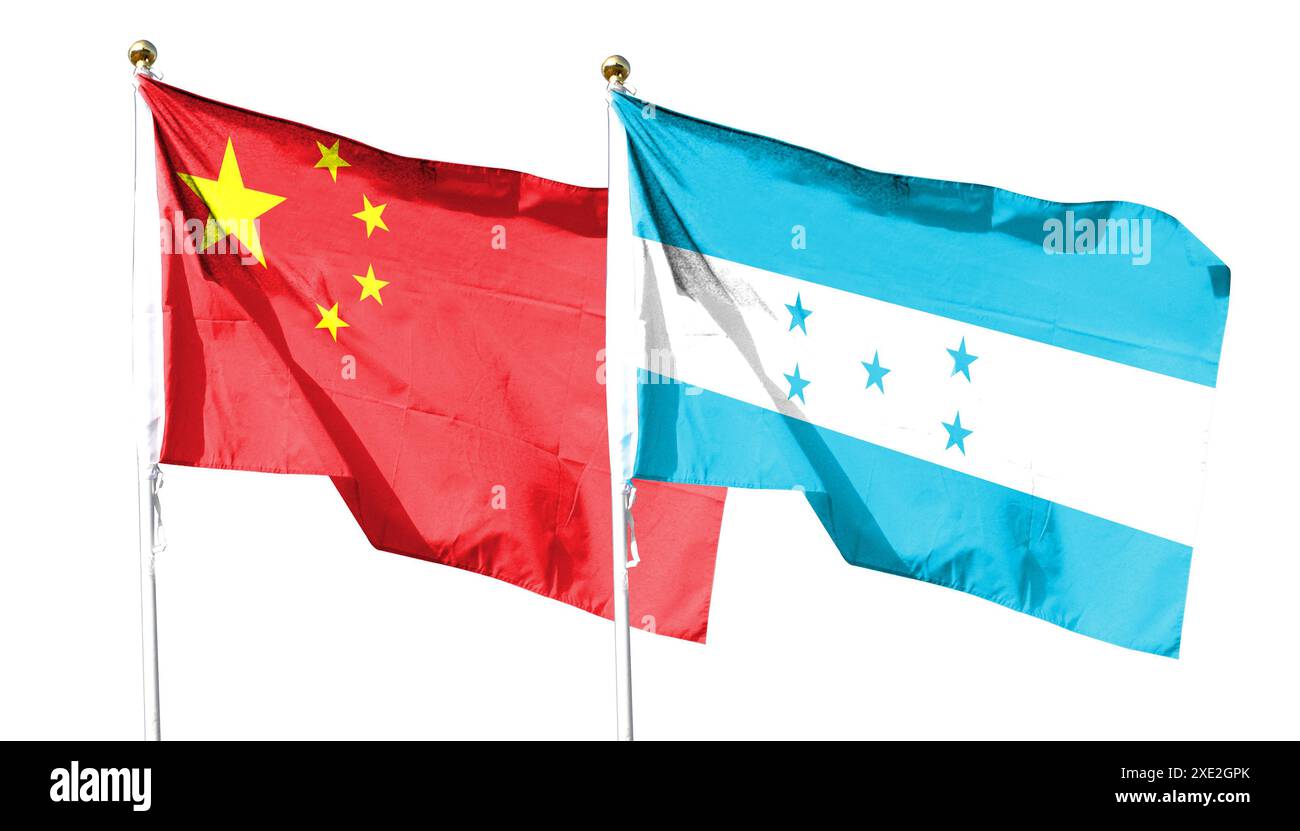 Bandiera della Cina e bandiera dell'Honduras sul cielo nuvoloso. sventolando nel cielo Foto Stock