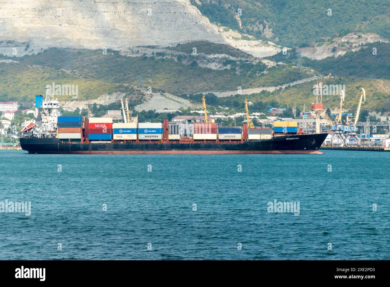 Novorossiysk, Russia 08.18.2023. Gru portuali, Mar Nero, porto, territorio di Krasnodar, Novorossiys Foto Stock