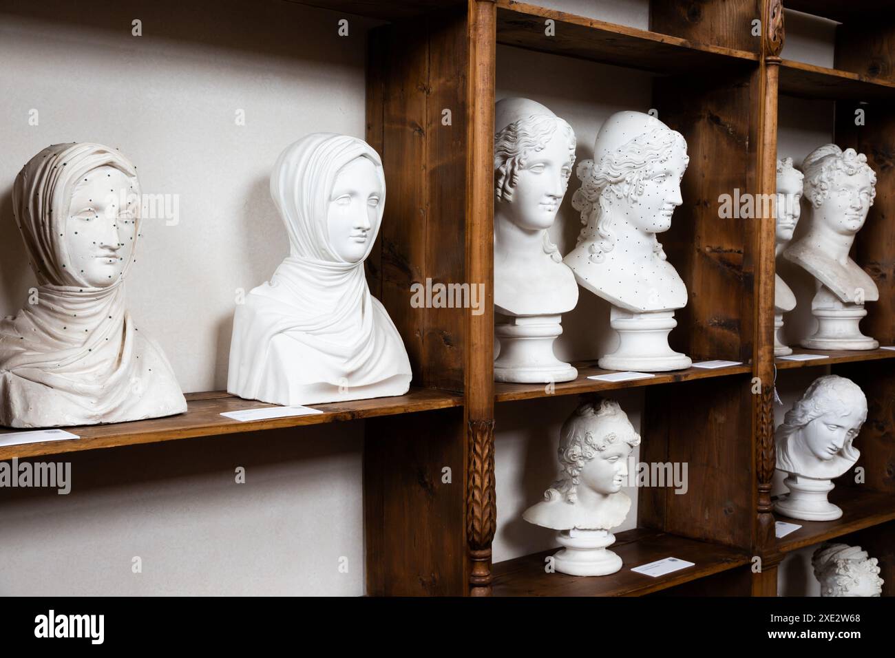 Possagno, Italia: Collezione Antonio Canova. Sculture classiche in marmo bianco situate nella sua casa natale. Foto Stock