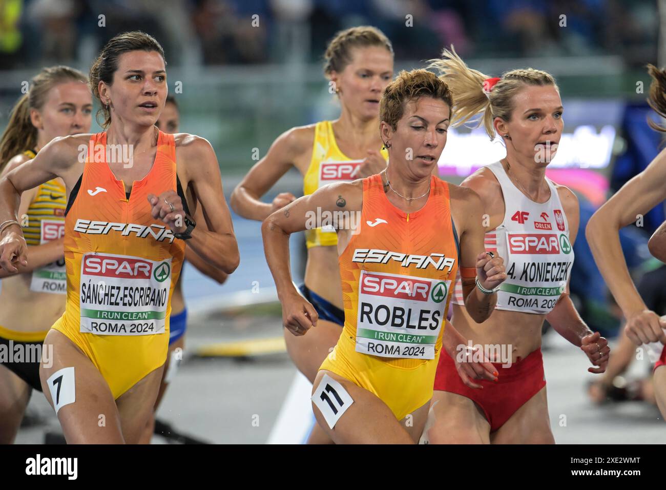 Ireana Sánchez-Escribano e Carolina Robles della Spagna gareggiano nella finale di 3000 m steeplechase femminile ai Campionati europei di atletica leggera di Stad Foto Stock