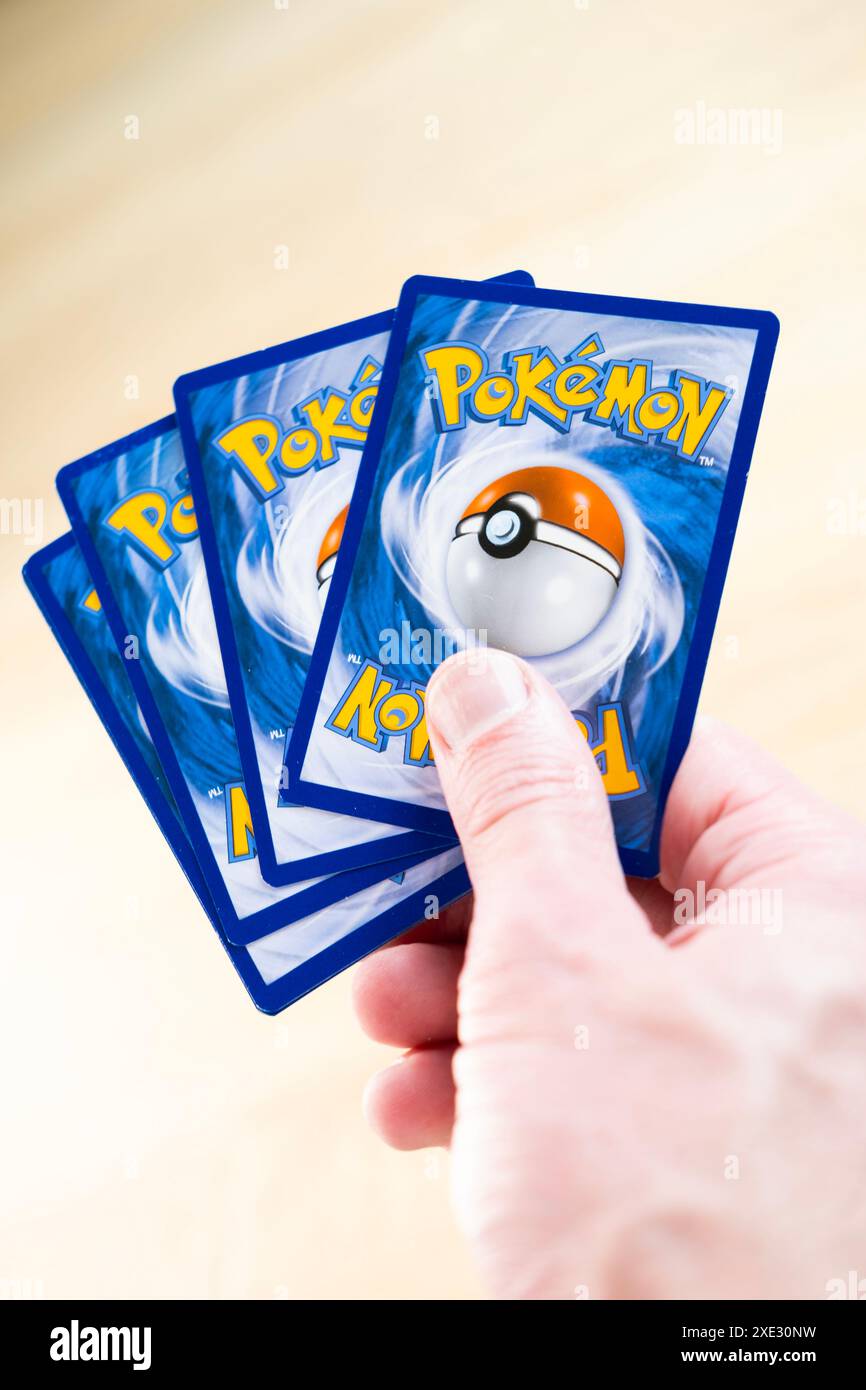 Collezione hobby Pokemon gioco di carte collezionabili, gioco di carte collezionabili per bambini, Battaglia con amici, Giochi educativi, Cultura fan Pokemon, Francoforte Foto Stock