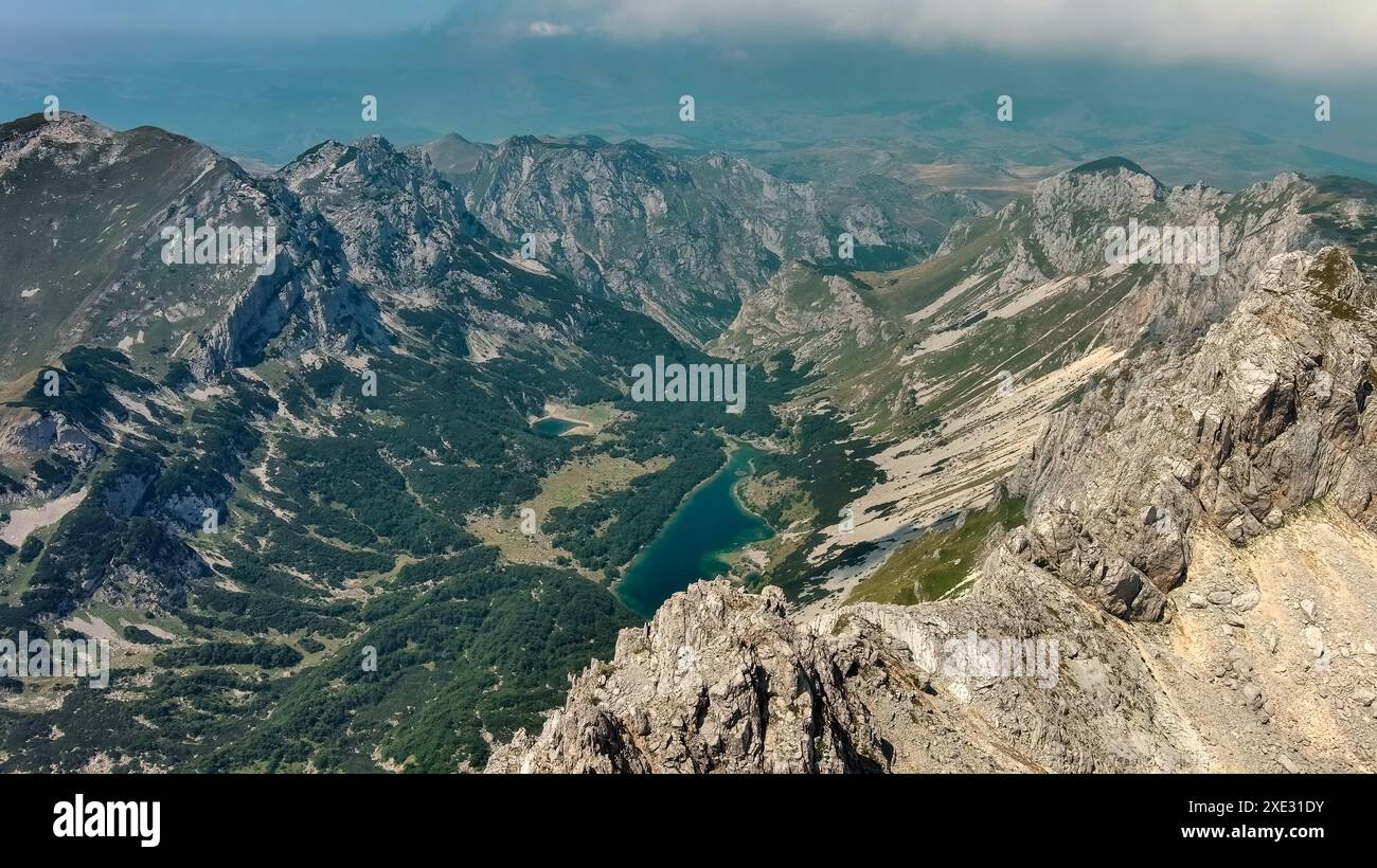 Montagne e lago nel parco Durmitor Foto Stock
