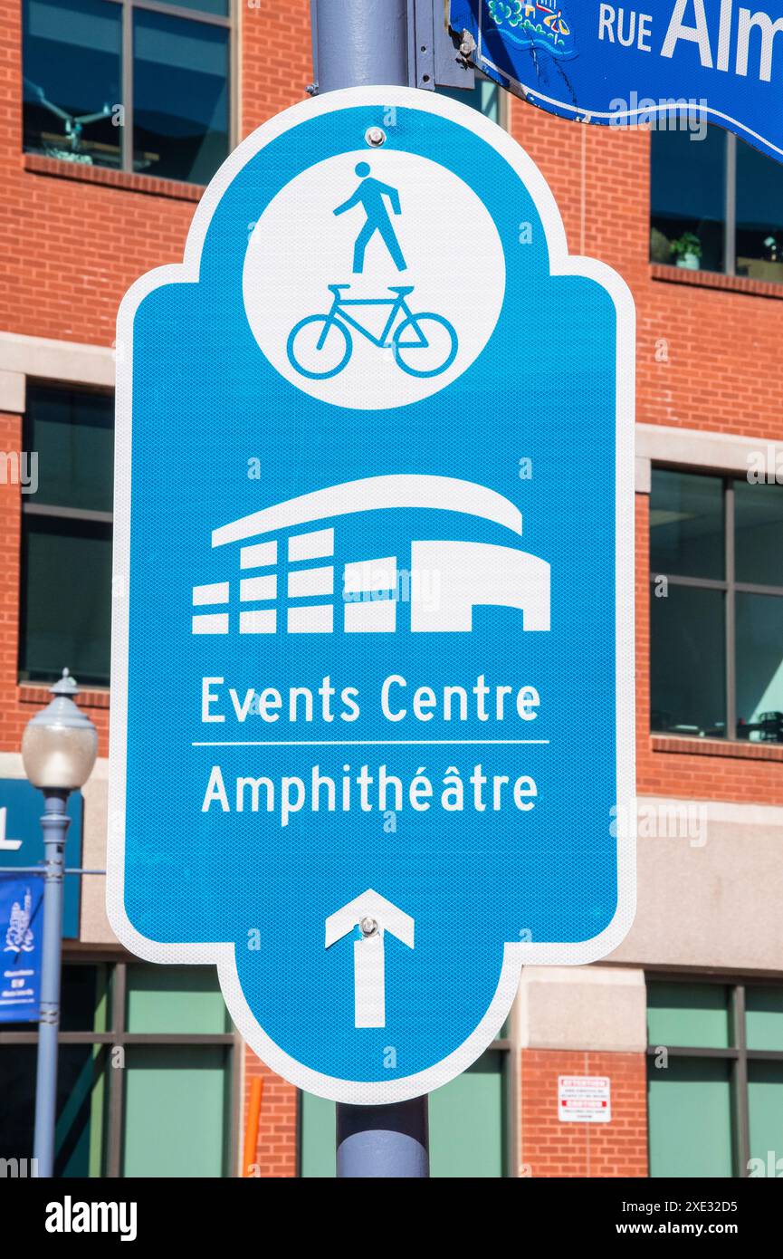 Indicazioni stradali per il centro eventi Avenir Centre in Canada Street nel centro di Moncton, New Brunswick, Canada Foto Stock