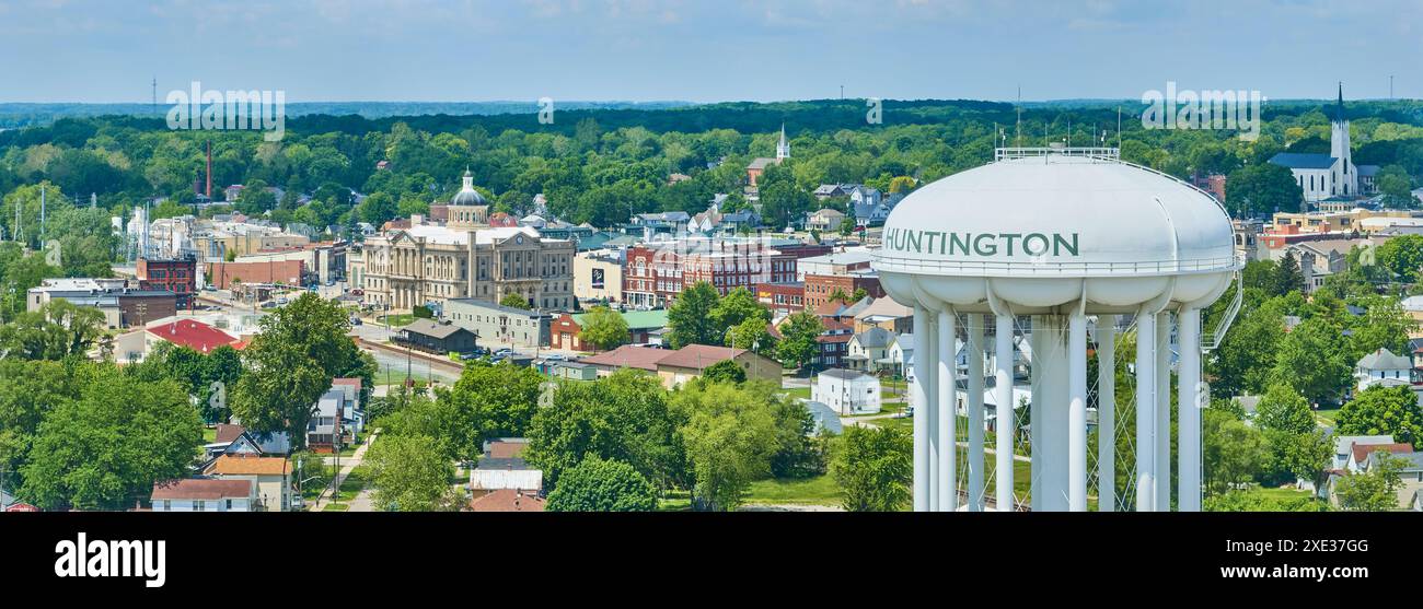 Veduta aerea della Huntington Water Tower e dello skyline del centro Foto Stock