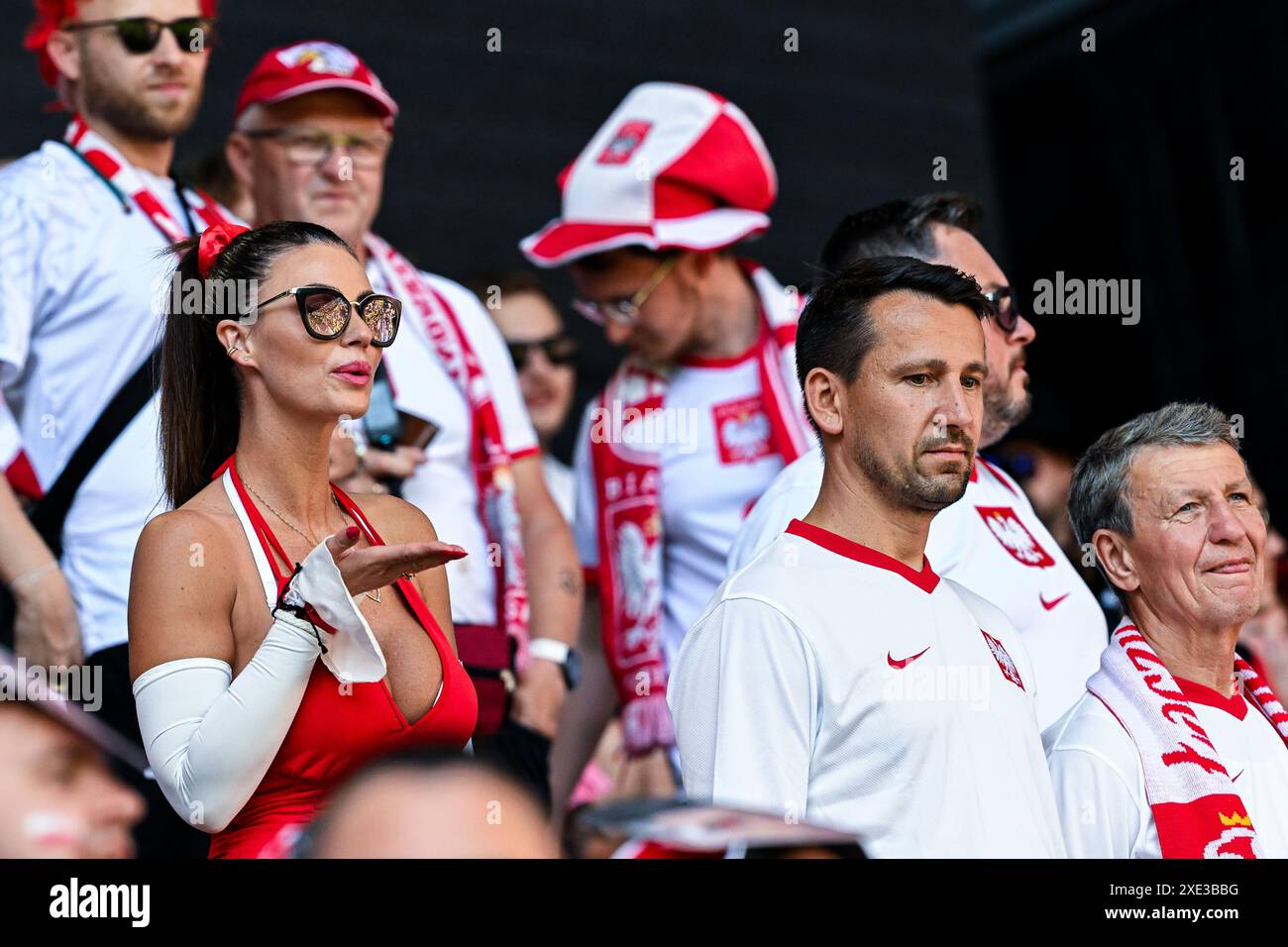 Dortmund, Germania. 25 giugno 2024. Tifosi e tifosi polacchi prima di una partita di calcio tra le squadre nazionali di Francia e Polonia nella terza giornata del gruppo D nella fase a gironi del torneo UEFA Euro 2024, martedì 25 giugno 2024 a Dortmund, Germania . Crediti: Sportpix/Alamy Live News Foto Stock
