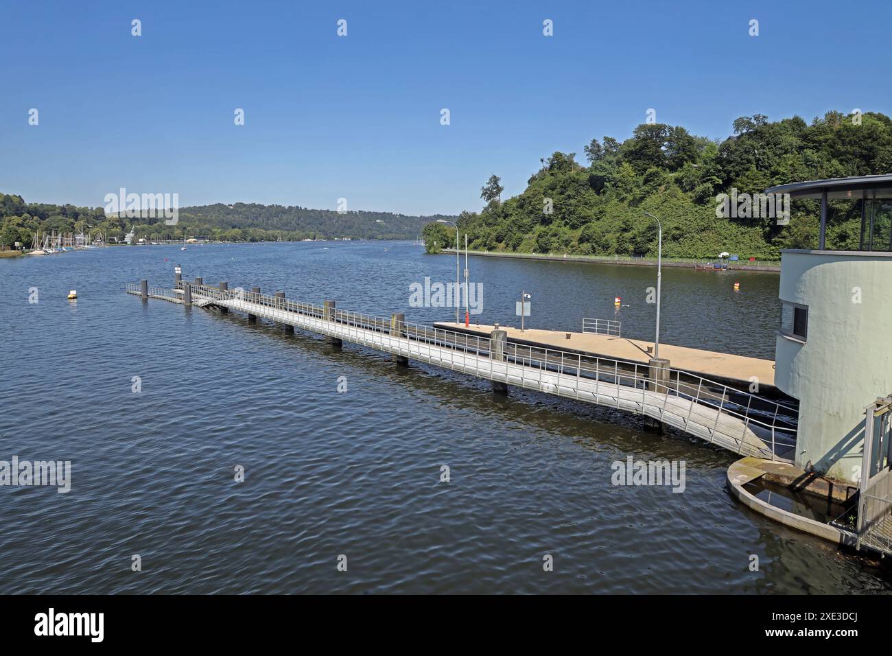 Touristenmagnet im Ruhrgebiet Das Essener Naherholungsgebiet und Touristen-Hotspot Baldeneysee aus dem Jahr 1933 an der Werdener Staumauer Essen Nordrhein-Westfalen Deutschland Werden *** magnete turistico nella regione della Ruhr 1933 Foto Stock