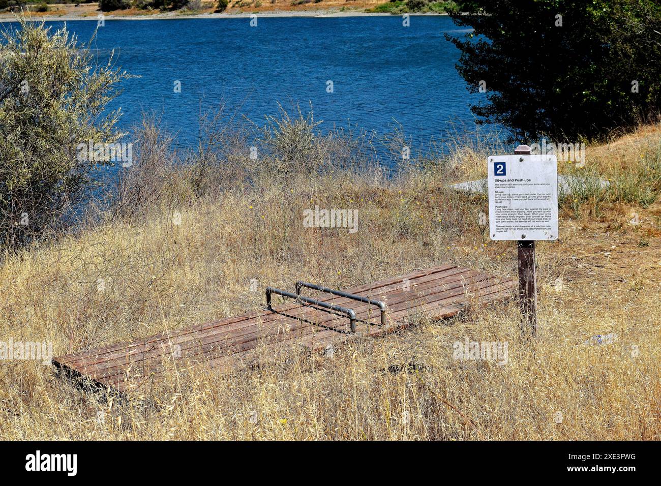 Palestra per i posti a sedere e i ritornelli presso l'area ricreativa regionale di Quarry Lakes, Fremont, California Foto Stock