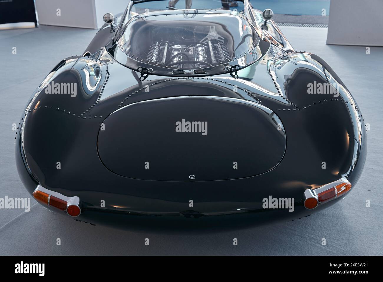 Monaco, Monte Carlo, 28 settembre 2022 - Jaguar classica in mostra di auto esclusive durante lo yacht show, la famosa moto Foto Stock