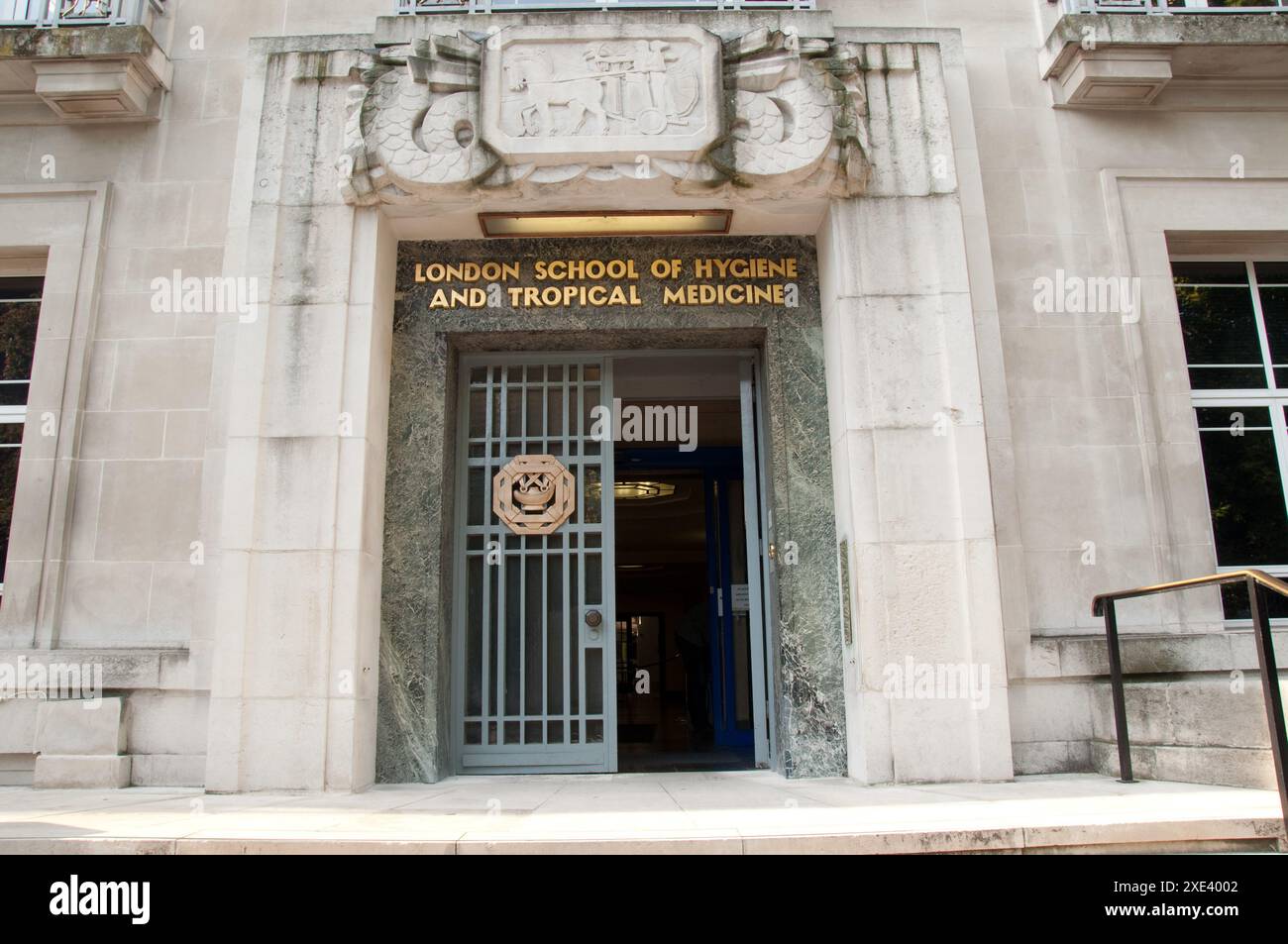 Ingresso principale, London School of Hygiene and Tropical Medicine, Bloomsbury, Londra Foto Stock