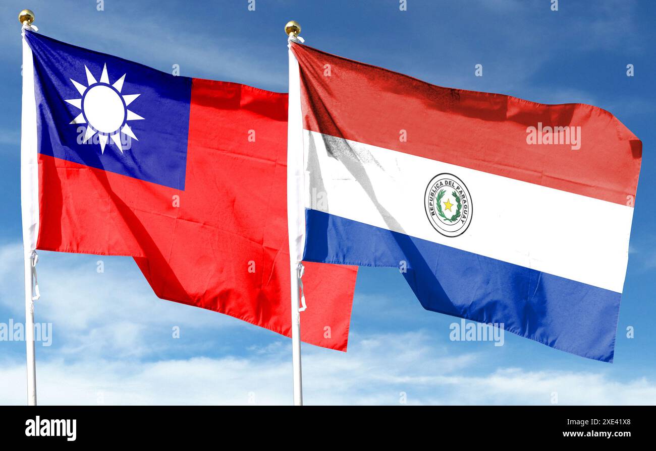 Bandiera del Paraguay e bandiera di Taiwan sul cielo nuvoloso. sventolando nel cielo Foto Stock