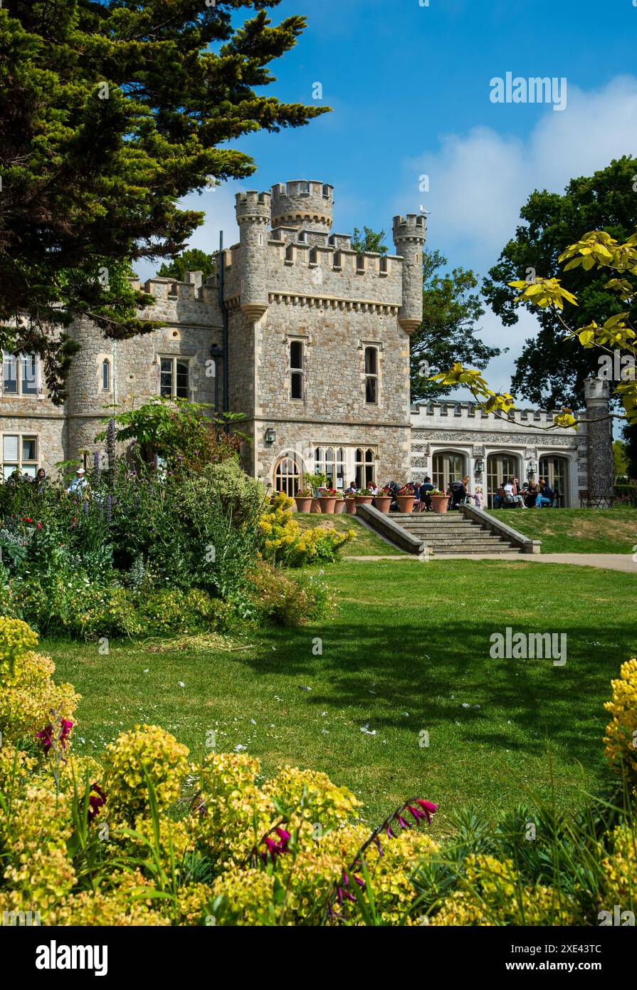 Monumento del castello di Whitstable. Vista sul vecchio forte medievale e sui giardini pubblici Foto Stock