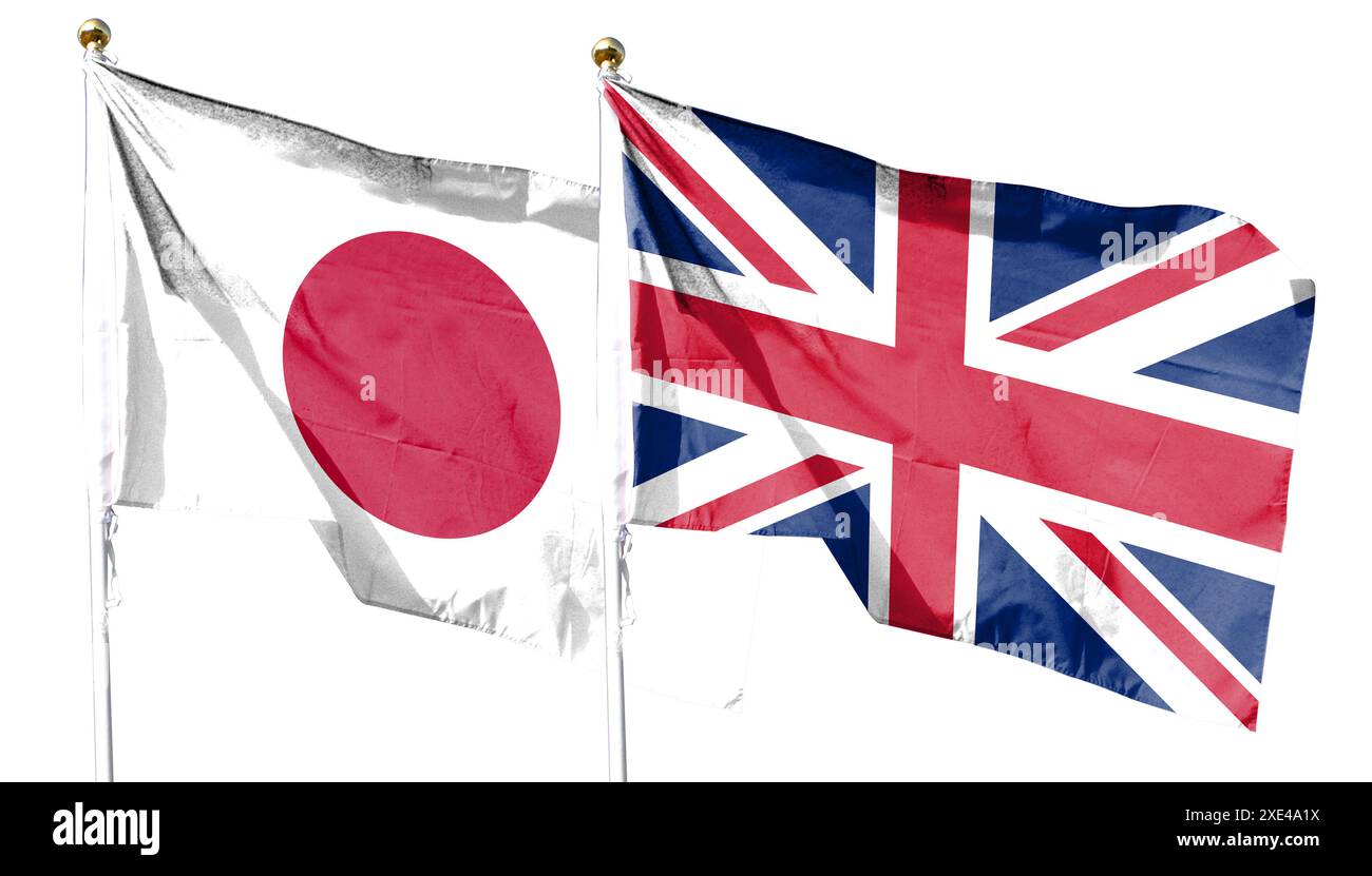 Bandiere del Giappone e della Gran Bretagna contro il cielo nuvoloso. sventolando nel cielo Foto Stock