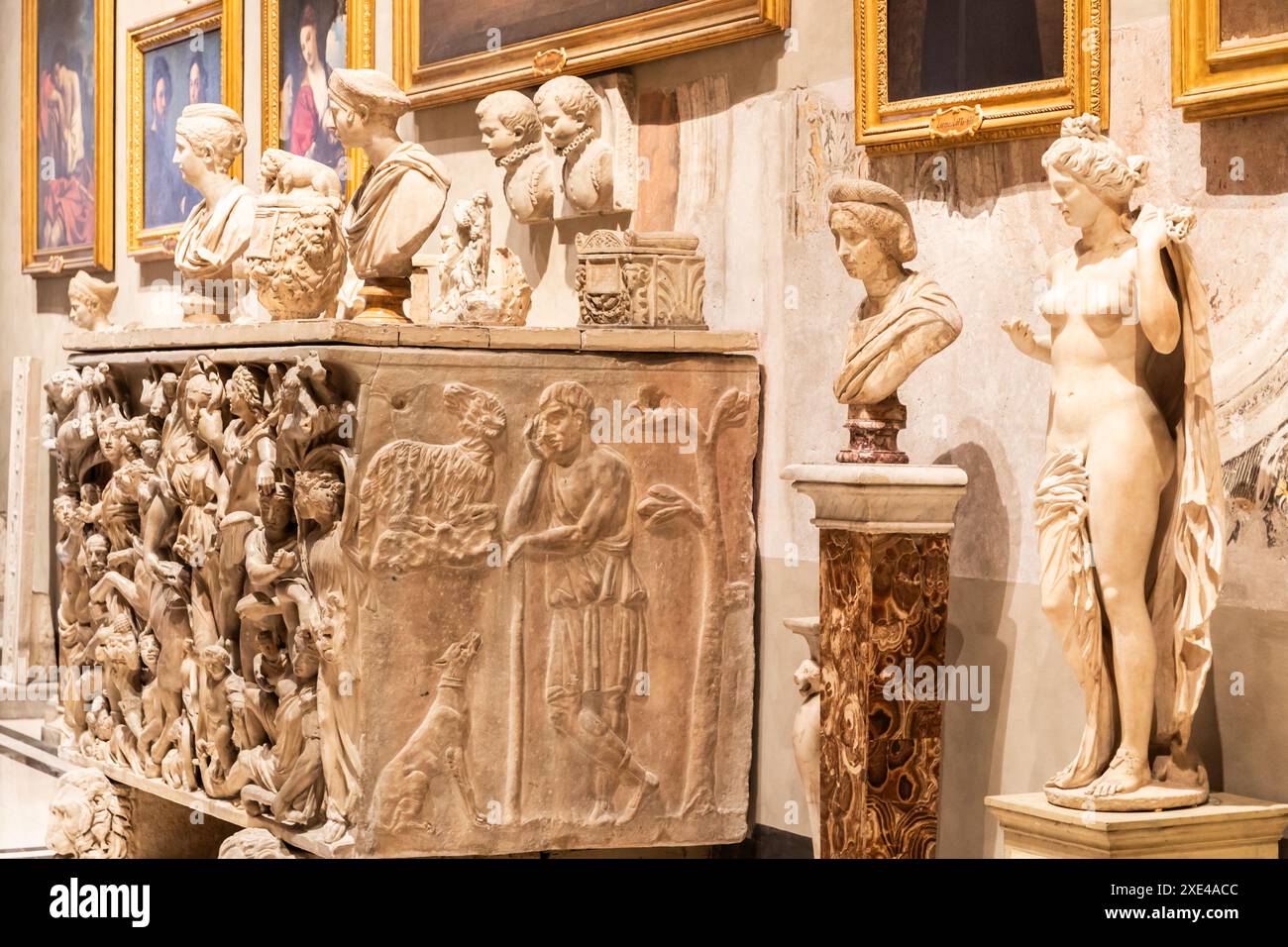 Interno del museo d'arte antica Foto Stock
