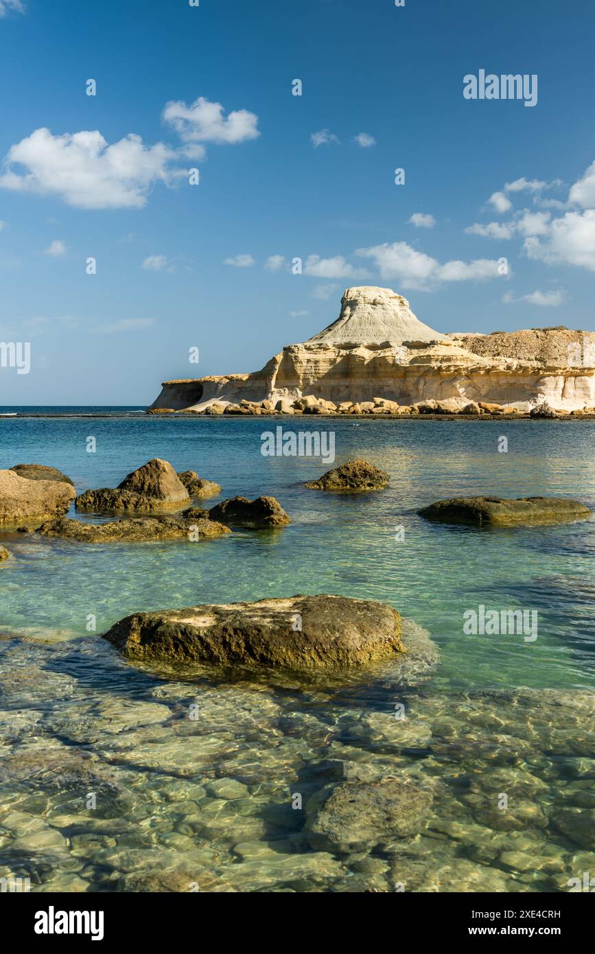 Bellissima spiaggia incontaminata a Xwejni Bay, Malta Foto Stock
