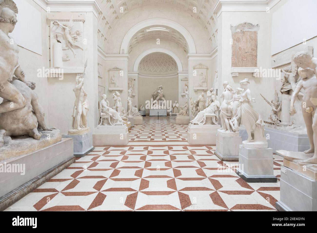 Possagno, Italia - Museo Antonio Canova. Interno della galleria con antica collezione di statue Foto Stock