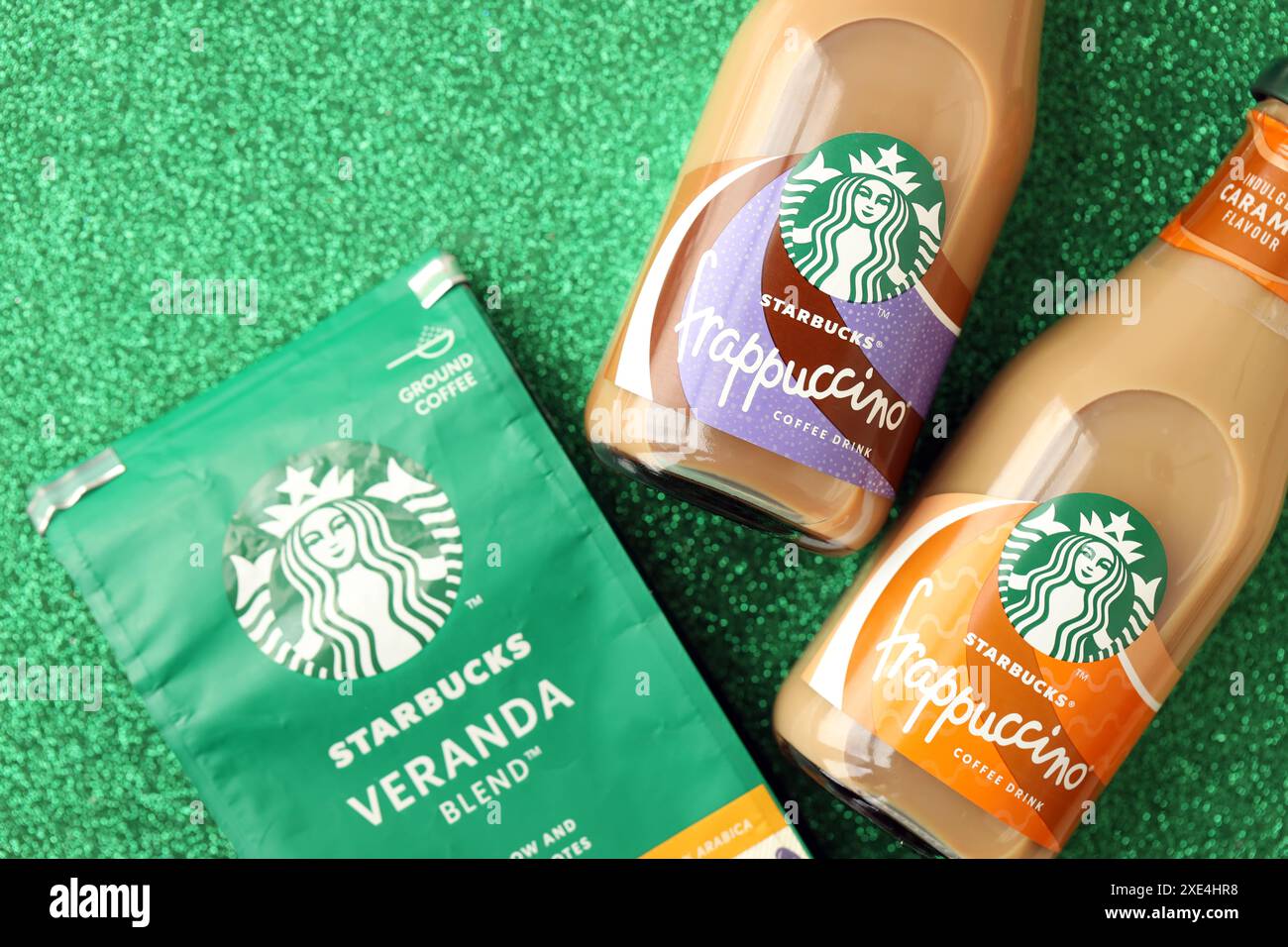 KIEV, UCRAINA - 20 APRILE 2024 Starbucks Frappuccino Coffee drink. Starbucks con sede a Seattle è la più grande azienda di caffè al mondo, con oltre 20.000 negozi in 62 paesi Foto Stock