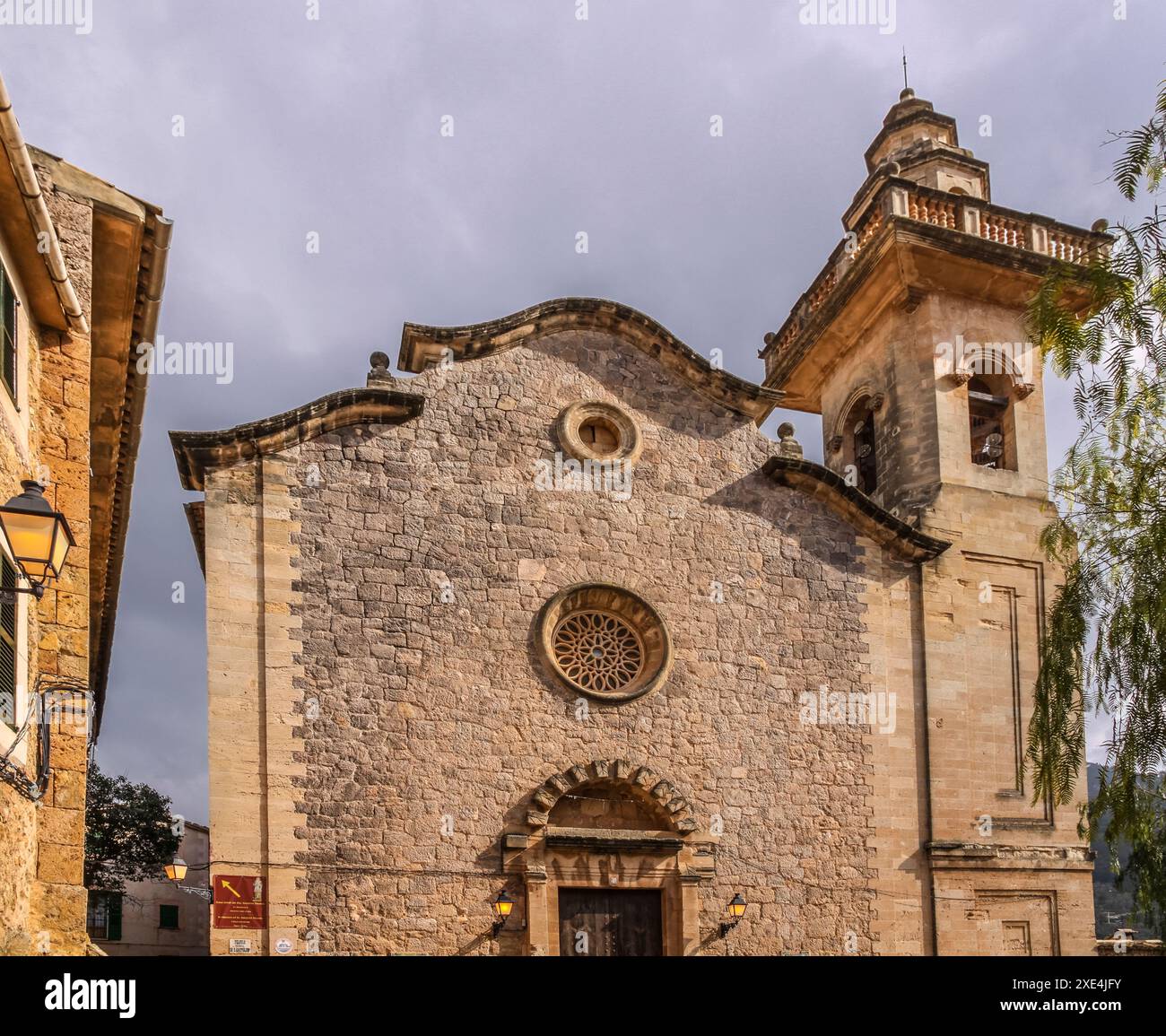 Geografia / viaggi, Spagna, Maiorca, chiesa di Sant Bartomeu nel centro storico di Valldemossa, DIRITTI AGGIUNTIVI-CLEARANCE-INFO-NON-DISPONIBILE Foto Stock