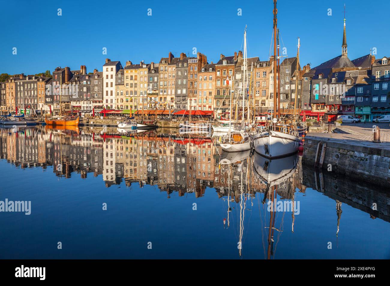 Geografia / viaggi, Francia, Normandia, porto di Honfleur alla luce del mattino, ULTERIORI DIRITTI-CLEARANCE-INFO-NON-DISPONIBILI Foto Stock