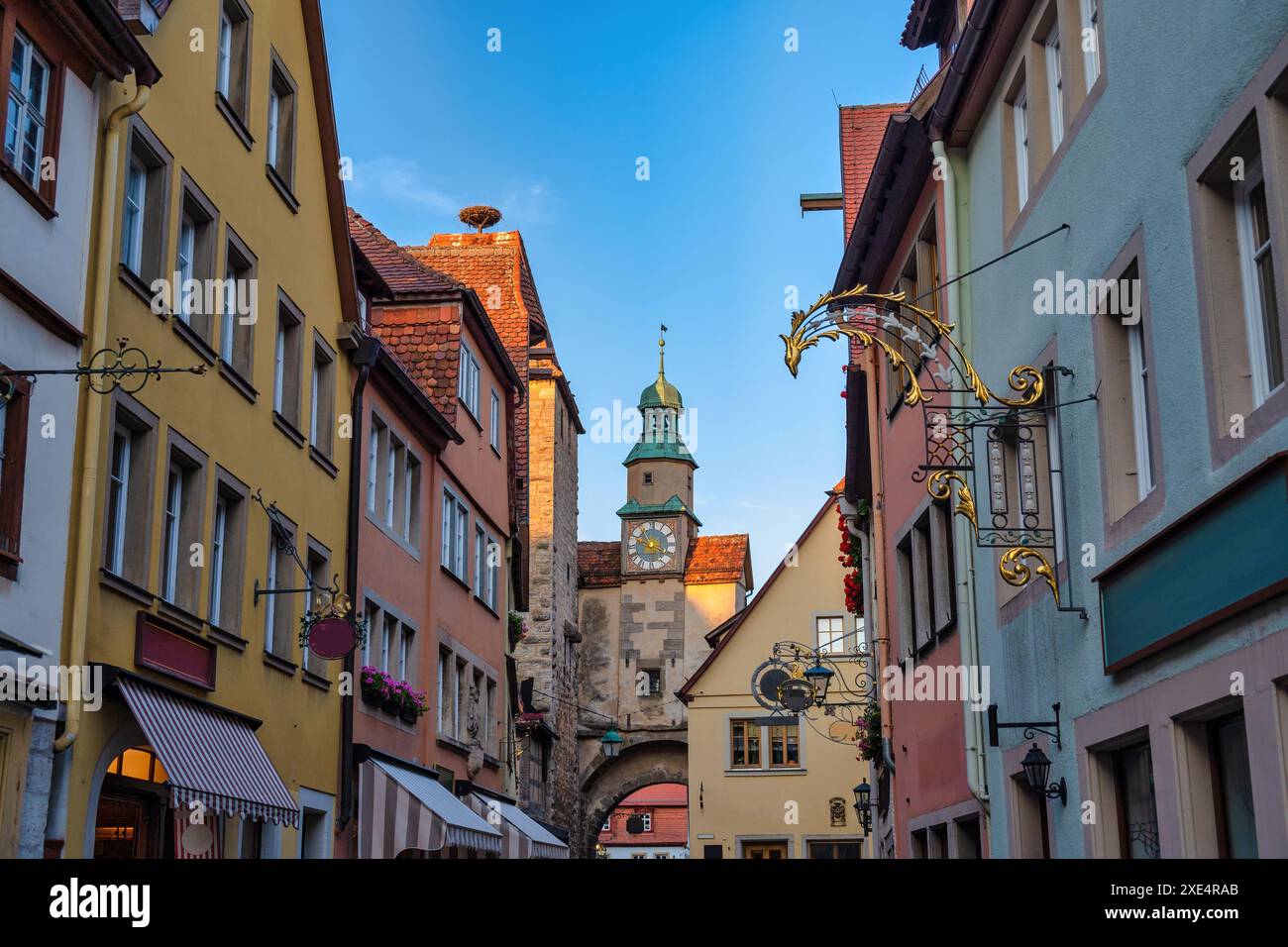 Rothenburg ob der Tauber Germania, skyline della città a Roderbrunnen la città sulla strada romantica della Germania Foto Stock