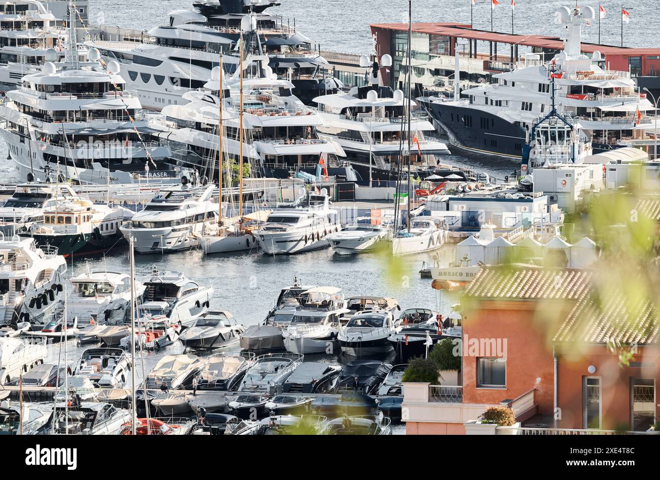 Monaco, Monte Carlo, 01 ottobre 2022 - la famosa mostra di motoscafi al mattino, mega yacht show, novità della nautica Foto Stock