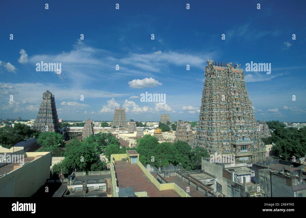 Una vista della Torre del Tempio Meenakshi Amman nella città di Madurai nella Provincia Tamil Nadu in India. India, Madurai, aprile 1998 Foto Stock