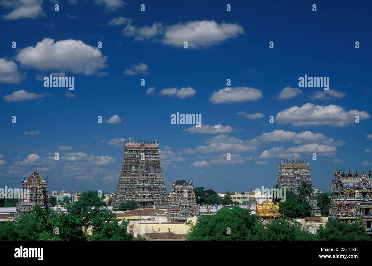 Una vista della Torre del Tempio Meenakshi Amman nella città di Madurai nella Provincia Tamil Nadu in India. India, Madurai, aprile 1998 Foto Stock