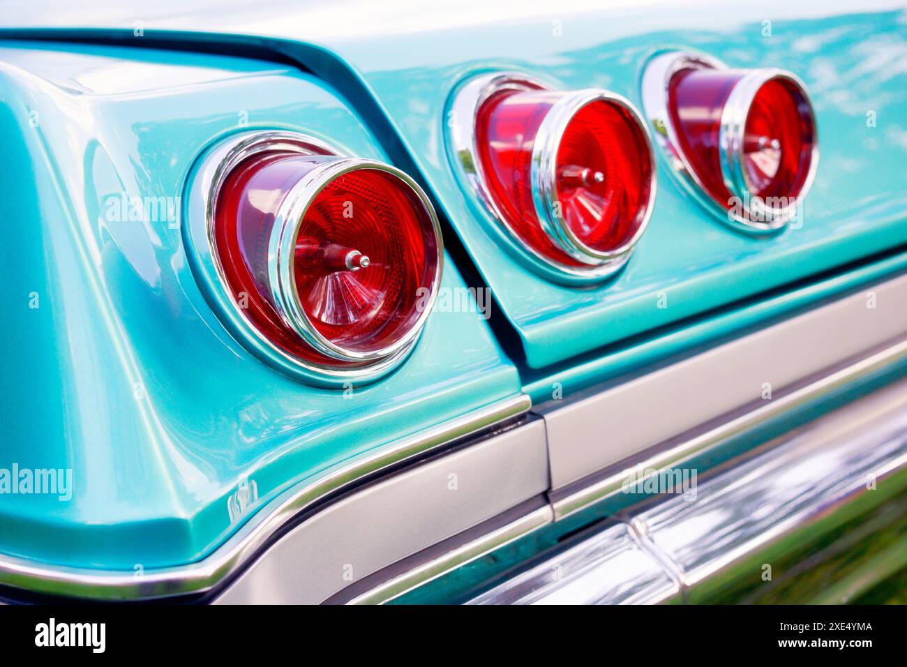 Primo piano del parafango posteriore e delle luci di coda delle auto d'epoca Foto Stock