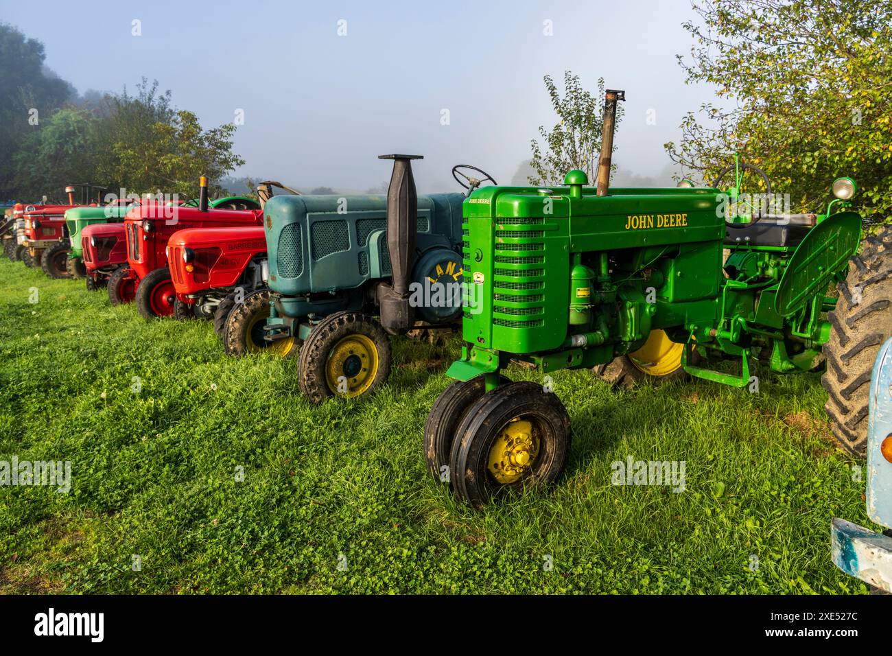 Vecchia fattoria trattore Foto Stock