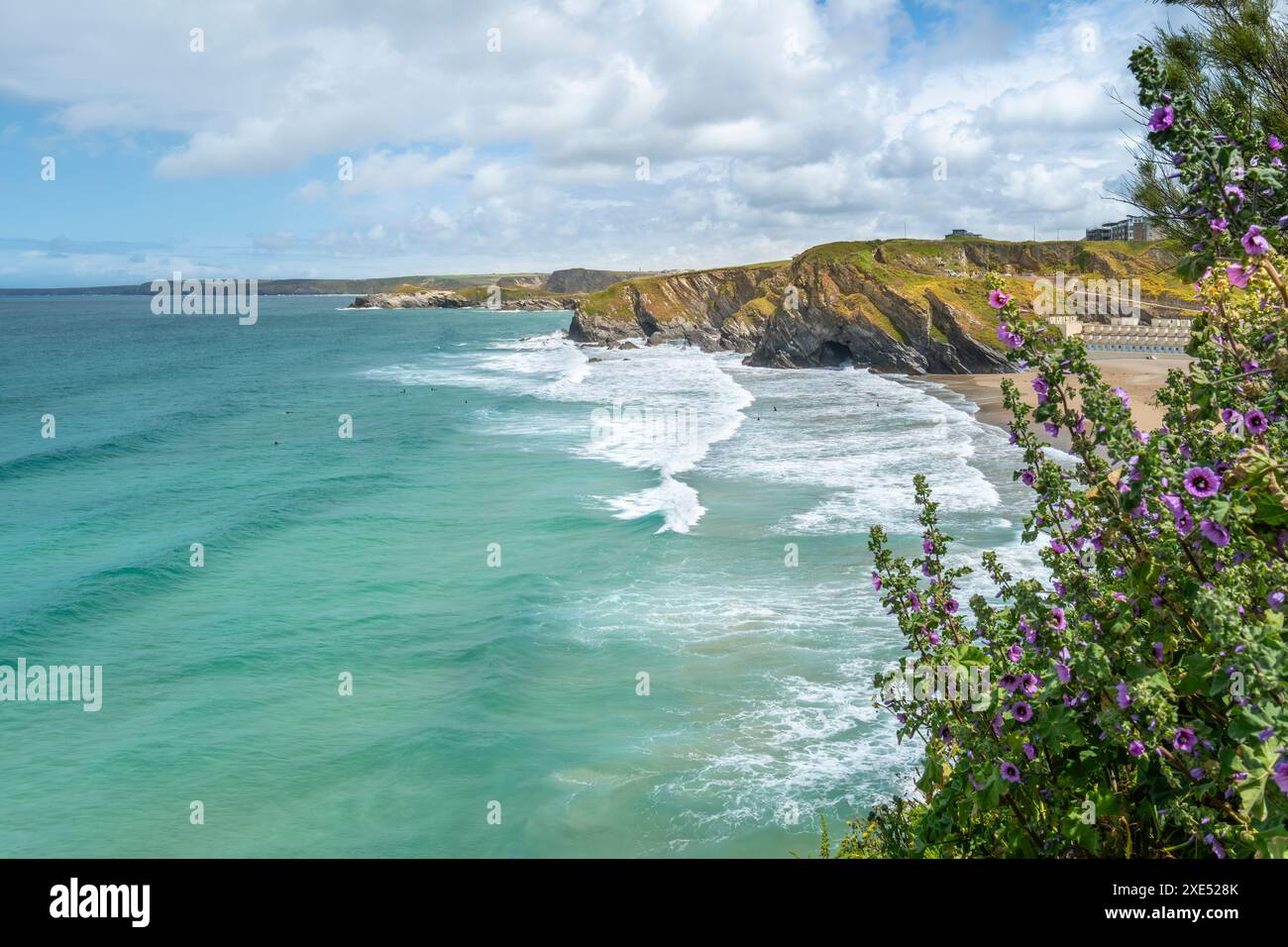 Marea in arrivo a Tolcarne Beach sulla costa della Cornovaglia a Newquay in Cornovaglia nel Regno Unito. Foto Stock