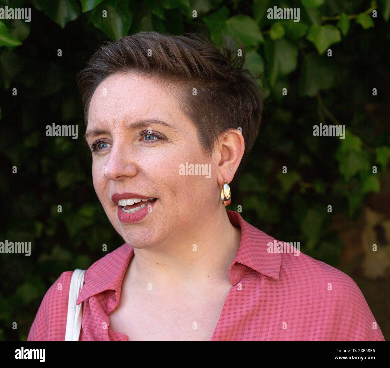 Green Party Bristol West parlamentare candidata, Carla Denyer, 16 giugno 2024 a Bristol, Inghilterra Regno Unito. Foto Stock