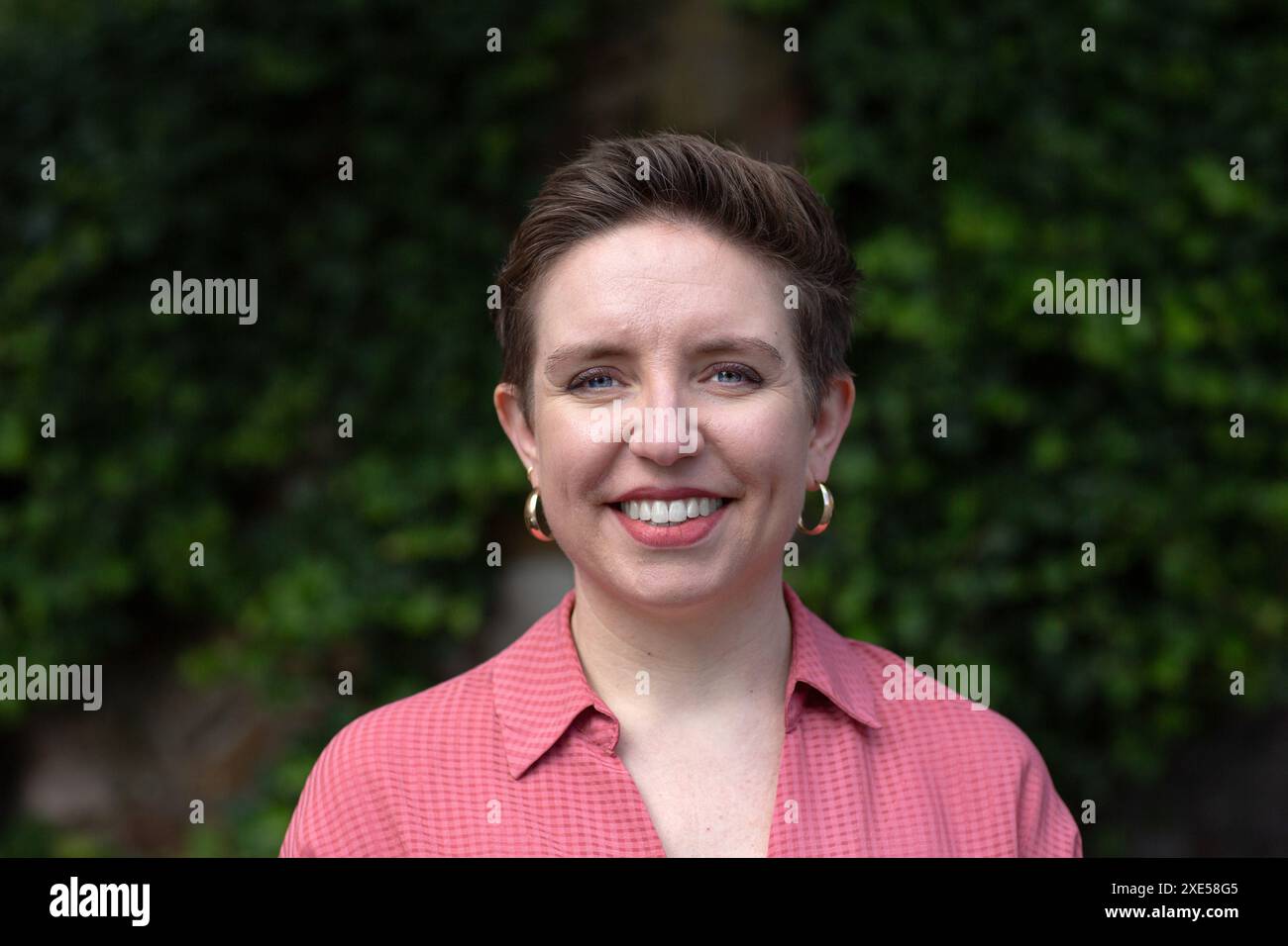 Green Party Bristol West parlamentare candidata, Carla Denyer, 16 giugno 2024 a Bristol, Inghilterra Regno Unito. Foto Stock