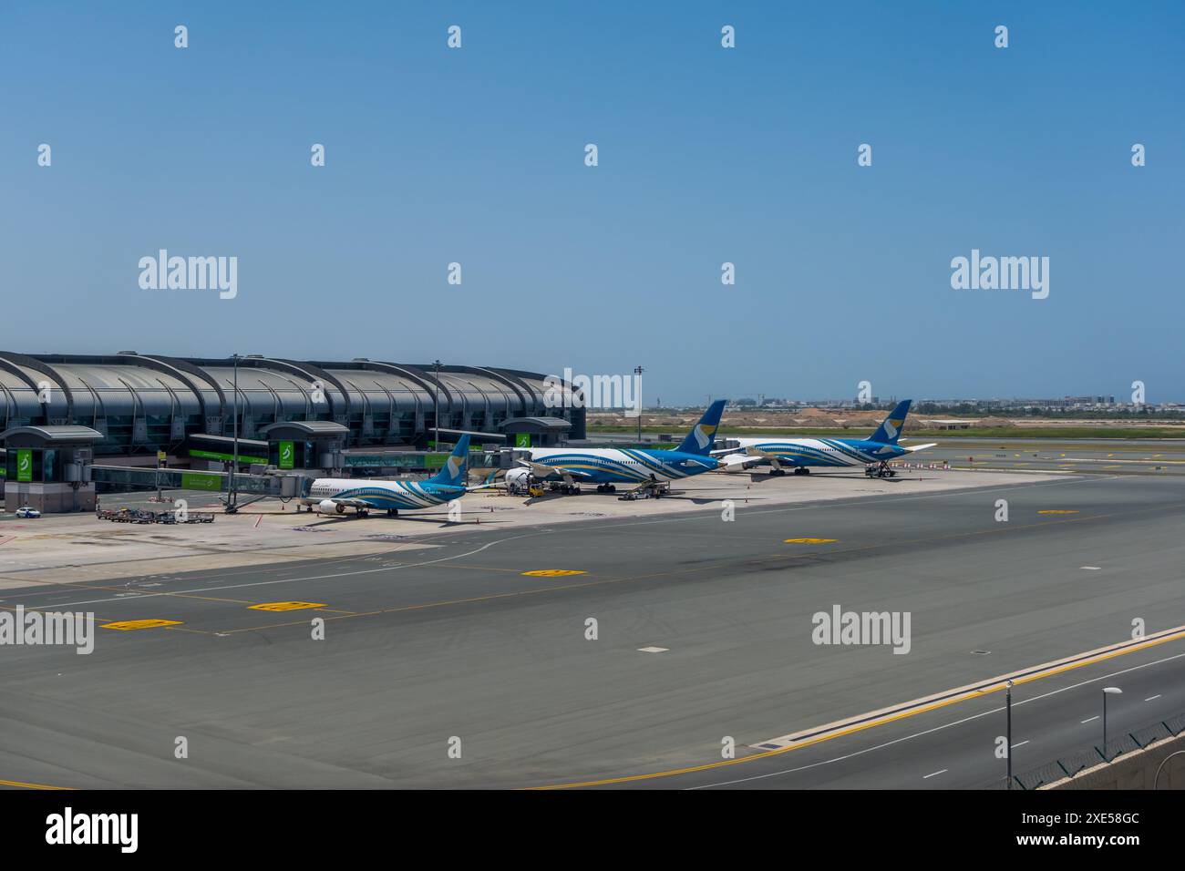 Muscat, Oman - 9 maggio 2024 - Oman Air Planes presso l'aeroporto internazionale di Muscat (MCT) Foto Stock