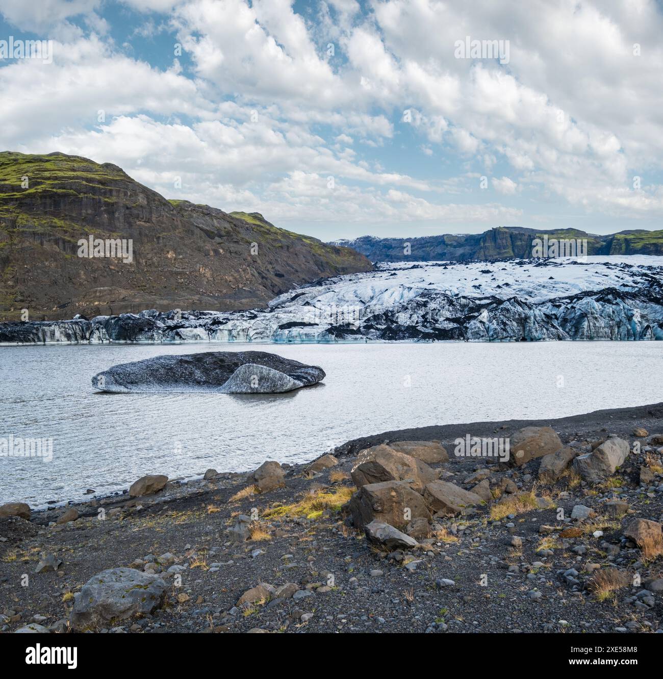 Pittoresco ghiacciaio di Soheimajokull nel sud dell'Islanda. La lingua di questo ghiacciaio scivola dal vulcano Katla. Bellissimi glaci Foto Stock