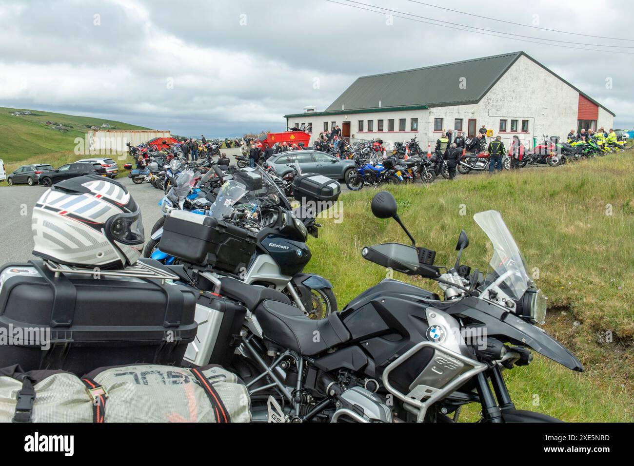 Simmer Dim Bike Rally che si tiene a metà estate a Ollaberry nelle Isole Shetland ogni anno con ciclisti in tutto il Regno Unito che si presentano per i 4 giorni. Foto Stock