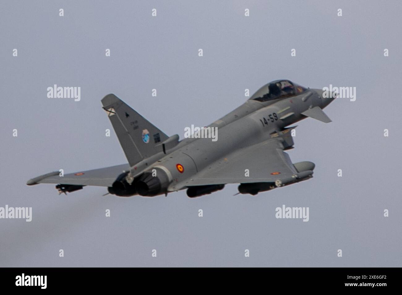 Un Eurofighter decolla questa mattina dalla base aerea di Albacete. Nel quadro del programma Pacific Skies 2024, quattro Eurofighter e un A400M sono decollati questa mattina dalla base aerea di Albacete. L'obiettivo è quello di segnare un importante traguardo militare chiamato Pacific Skies. La distribuzione durerà fino al 15 agosto. Pacific Skies 2024 nasce con l'idea di dimostrare la capacità di dispiegamento congiunto di tre forze aerospaziali, tedesche, spagnole e francesi, e di operare una forza potente in qualsiasi angolo del mondo. Un evento che si svolgerà principalmente nell'area Indo-Pacifico e, nel caso del de Foto Stock