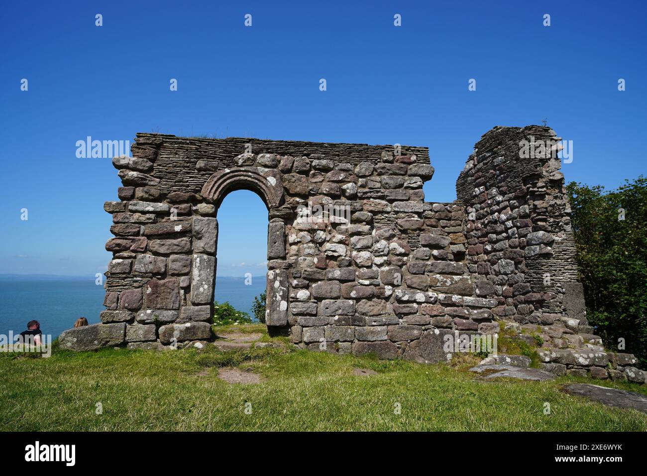 Rovine della Cappella di San Patrizio, Heysham: Le mitiche rovine del Lancashire con una vista paradisiaca Foto Stock