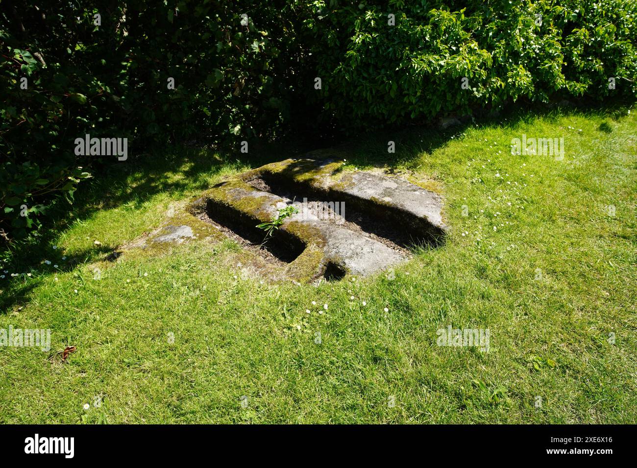 Rovine della Cappella di San Patrizio, Heysham: Le mitiche rovine del Lancashire con una vista paradisiaca Foto Stock