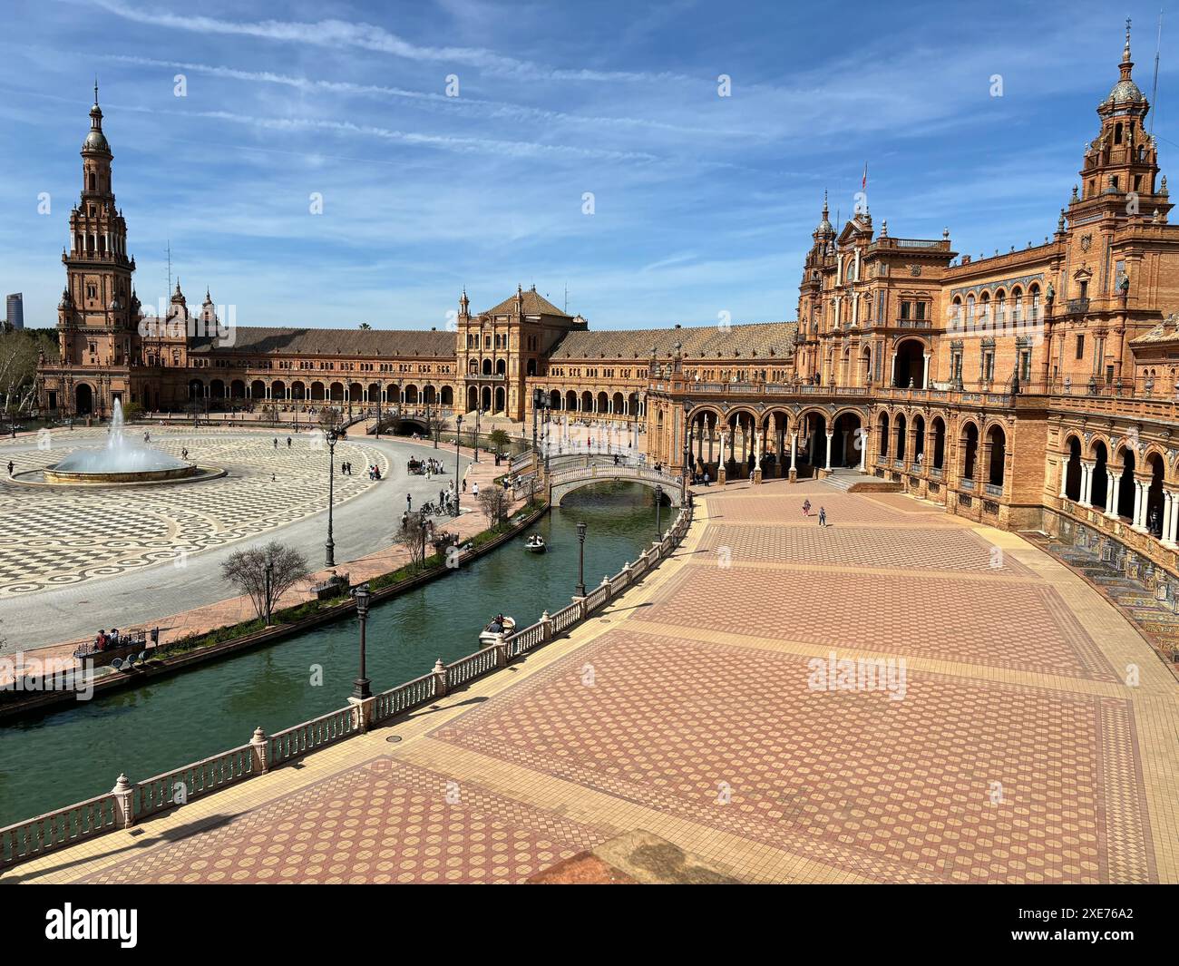 Vista su Plaza de Espana (Piazza Spagna), monumento dell'architettura regionalista, Parco Maria Luisa, Siviglia Foto Stock