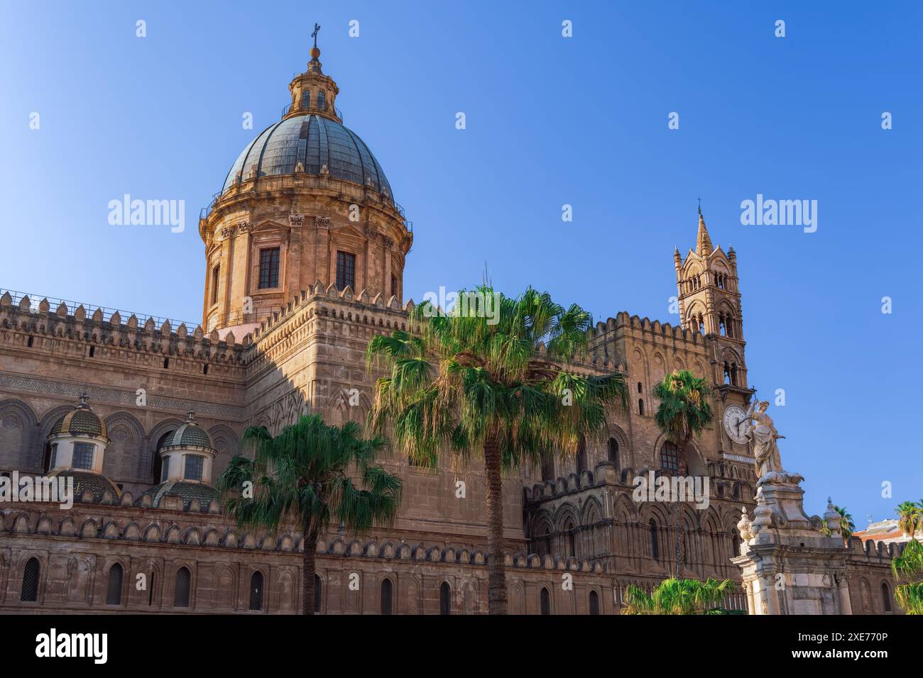 Cattedrale di Palermo, facciata della Chiesa cattolica romana, sito patrimonio dell'umanità dell'UNESCO, Palermo, Sicilia, Italia, Mediterraneo, Europa Foto Stock