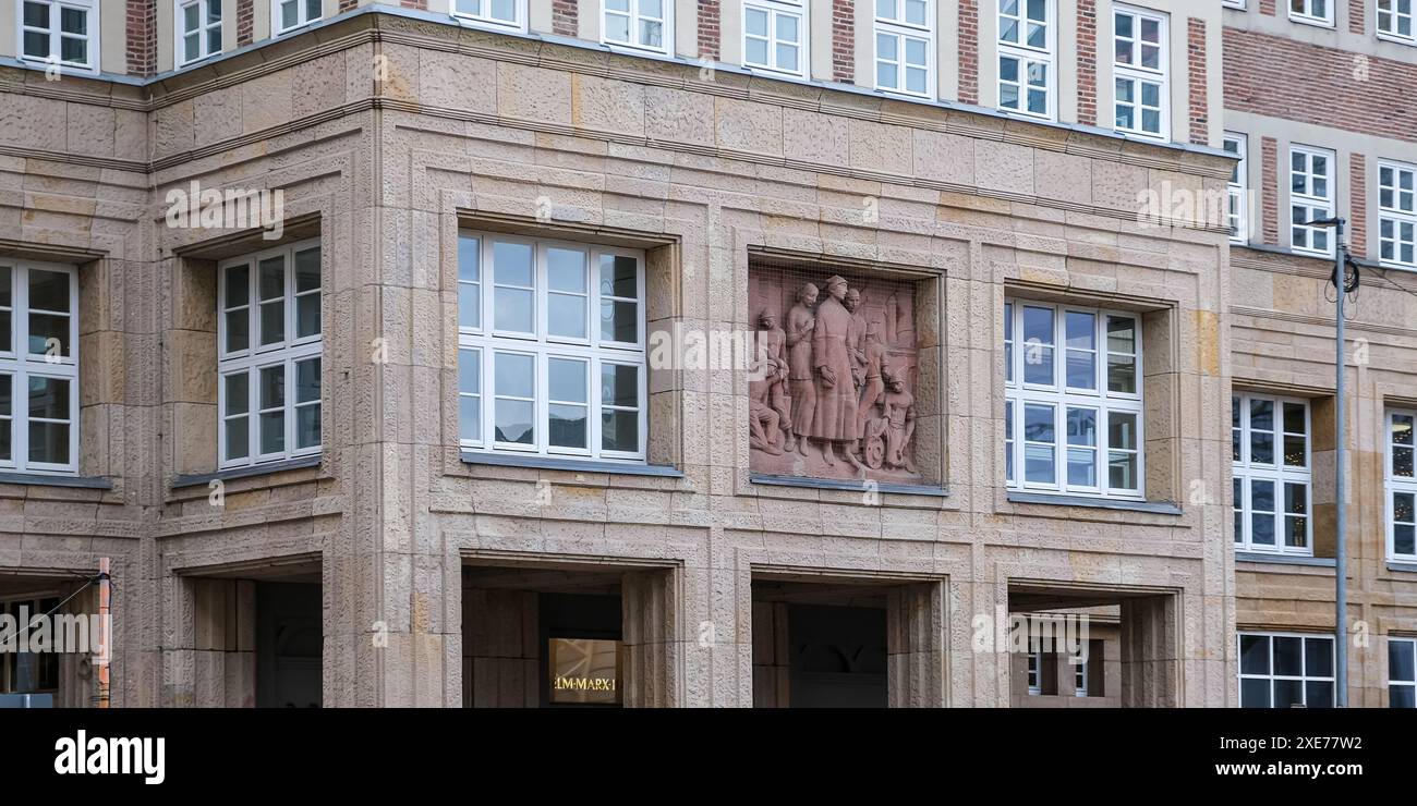 Dettaglio architettonico della Wilhelm Marx Haus, un alto edificio storico nel quartiere centrale, Dusseldorf, Renania settentrionale Vestfalia, Germania Foto Stock