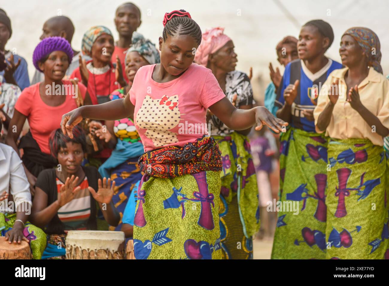 Ballerini e celebrazioni all'inizio della cerimonia Ukusefya Pa ng'wena, Kasama, Zambia, Africa Foto Stock