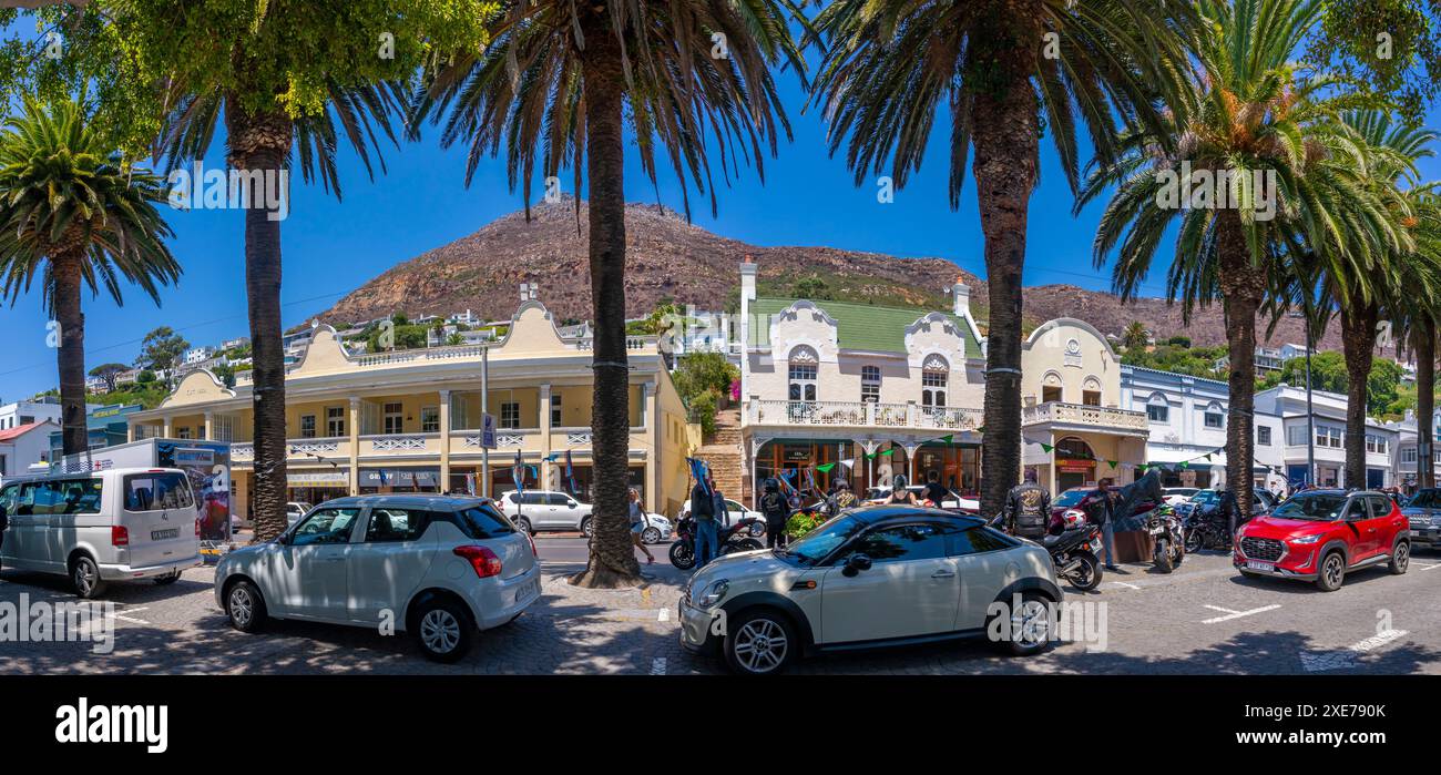 Architettura colorata in St. George's Street, Simon's Town, Cape Town, Western Cape, Sud Africa, Africa Foto Stock