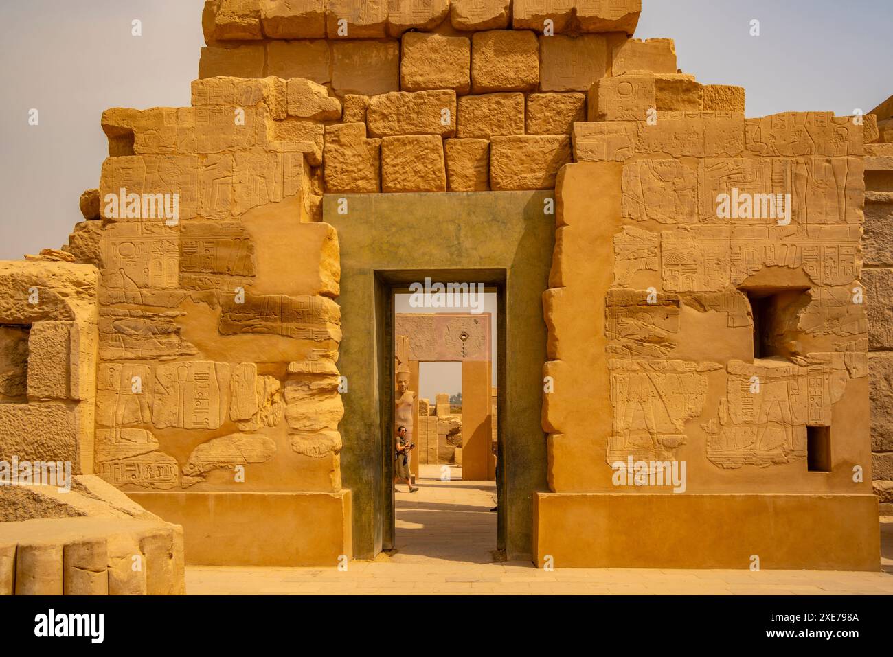 Vista del complesso del tempio di Karnak, sito patrimonio dell'umanità dell'UNESCO, vicino a Luxor, Tebe, Egitto, Nord Africa, Africa Foto Stock