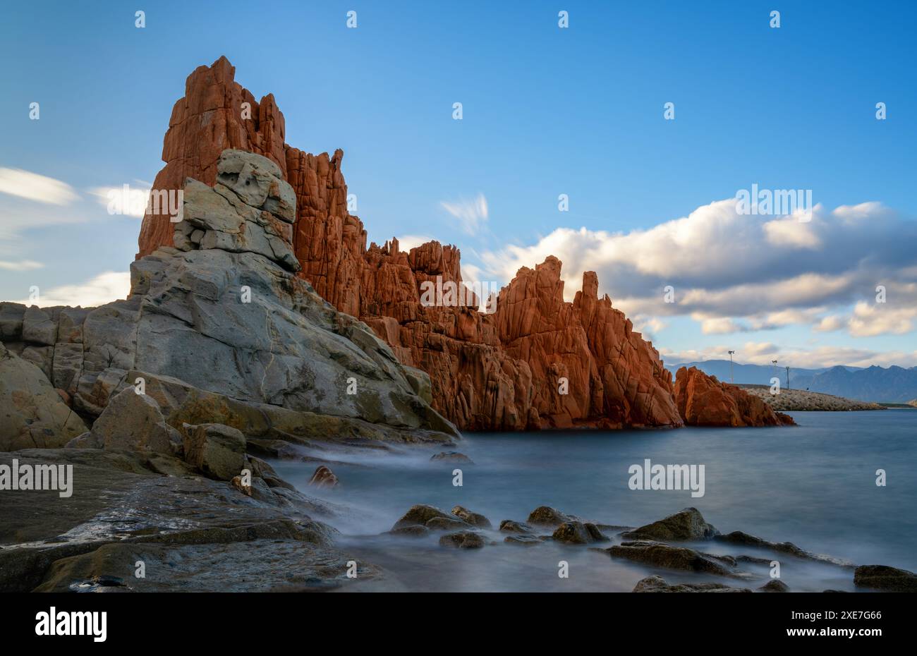 Vista a lunga esposizione delle rocce rosse di Arbatax Foto Stock